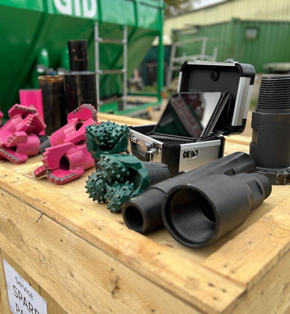 Drill bit heads and rig heads